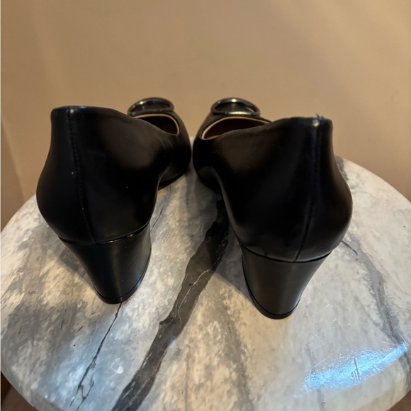 NWOT Classy Naturalizer Caprice Leather Black Heels with Accent size 8 - Picture 4 of 7